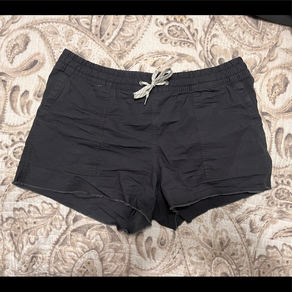 NWOT Vuori shorts